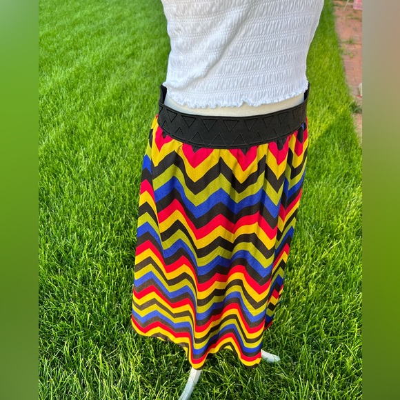 LulaRoe Chevron Multicolor Skirt - Picture 6 of 8